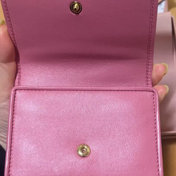 [BUNJANG] Miu Miu Matelasse Leather Bi-fold Wallet / [정품] 미우미우 마테라쎄 반지갑 핑크