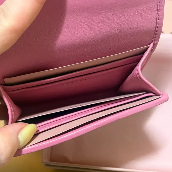 [BUNJANG] Miu Miu Matelasse Leather Bi-fold Wallet / [정품] 미우미우 마테라쎄 반지갑 핑크