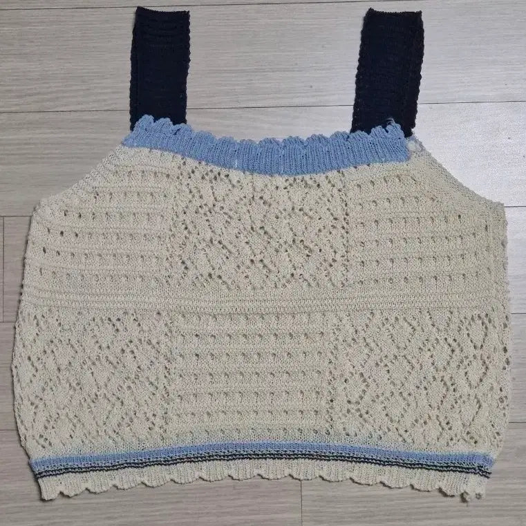[BUNJANG] Ivory Lace Crop Knit Top / 아이보리 레이스 크롭 니트 탑