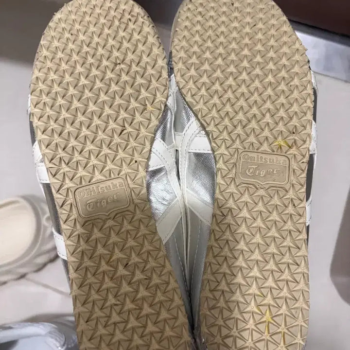 [BUNJANG] Onitsuka Tiger Mexico 66 Silver Sneakers / [어린이날 특가 단하루 7만원]오니츠카타이거 멕시코 66 실버 230