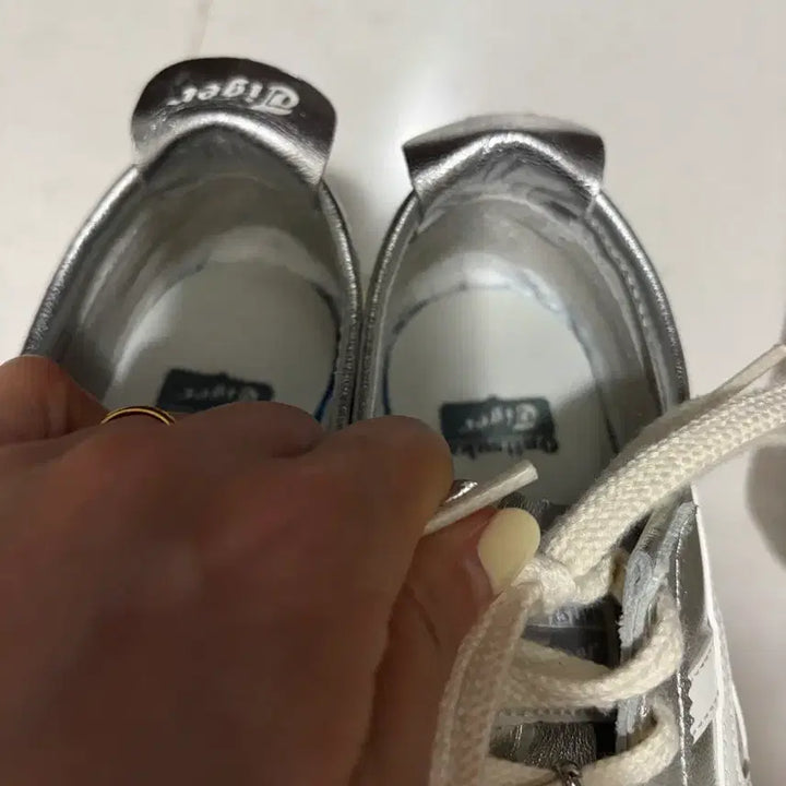 [BUNJANG] Onitsuka Tiger Mexico 66 Silver Sneakers / [어린이날 특가 단하루 7만원]오니츠카타이거 멕시코 66 실버 230