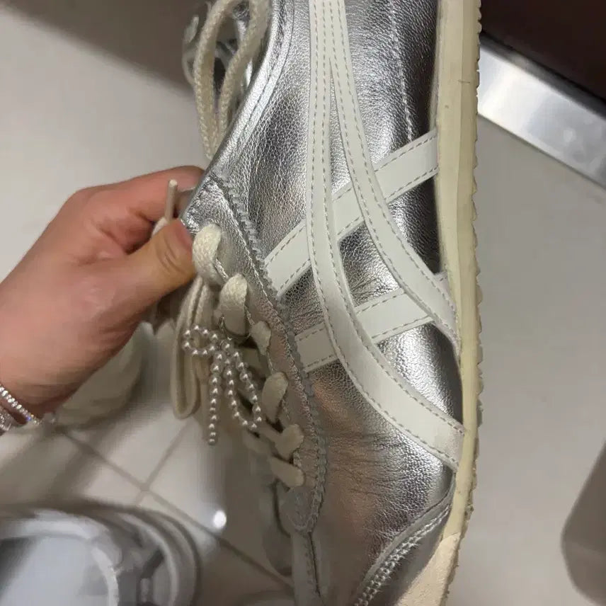 [BUNJANG] Onitsuka Tiger Mexico 66 Silver Sneakers / [어린이날 특가 단하루 7만원]오니츠카타이거 멕시코 66 실버 230