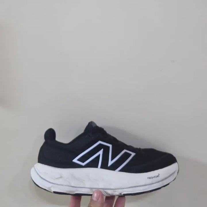 [BUNJANG] New Balance Fresh Foam X Vongo V6 Running Shoes / [240] 뉴발란스 봉고V6 프레쉬폼X 블랙화이트
