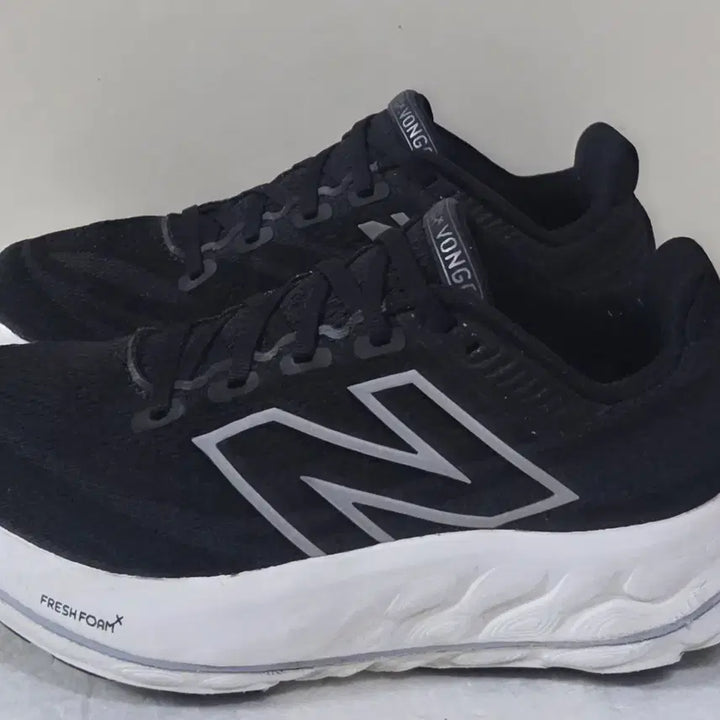 [BUNJANG] New Balance Fresh Foam X Vongo V6 Running Shoes / [240] 뉴발란스 봉고V6 프레쉬폼X 블랙화이트