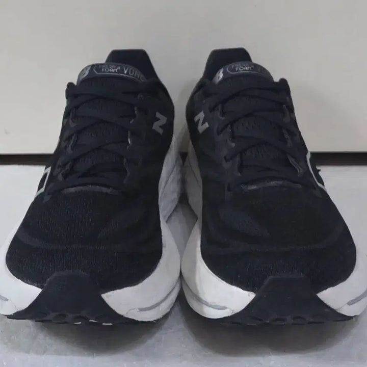 [BUNJANG] New Balance Fresh Foam X Vongo V6 Running Shoes / [240] 뉴발란스 봉고V6 프레쉬폼X 블랙화이트