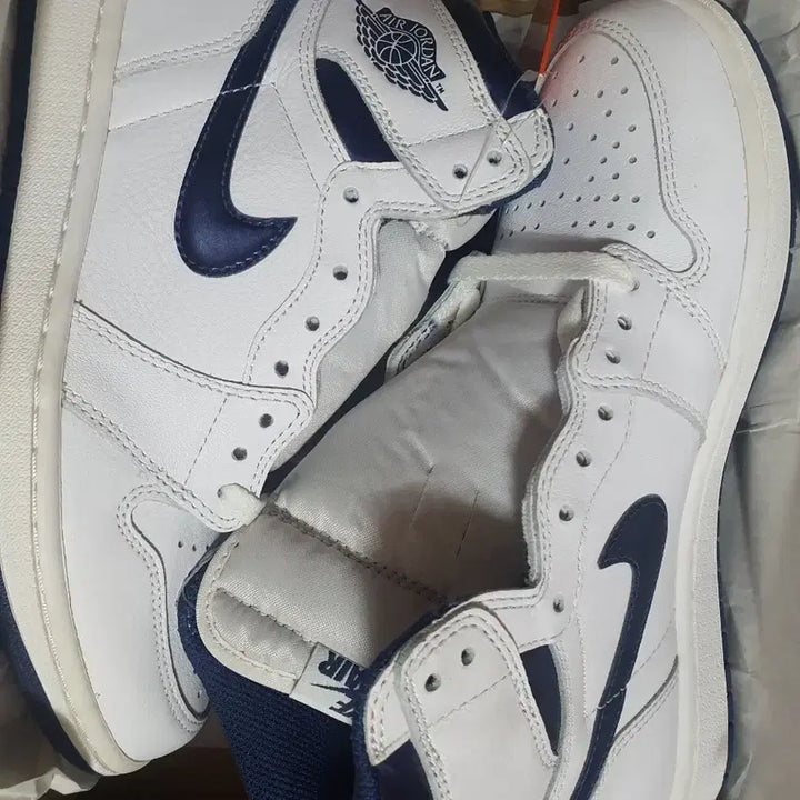 [BUNJANG] Nike Jordan 1 Retro High Metallic Navy Sneakers / 새상품) 조던 1 레트로 하이 메탈릭 네이비 250