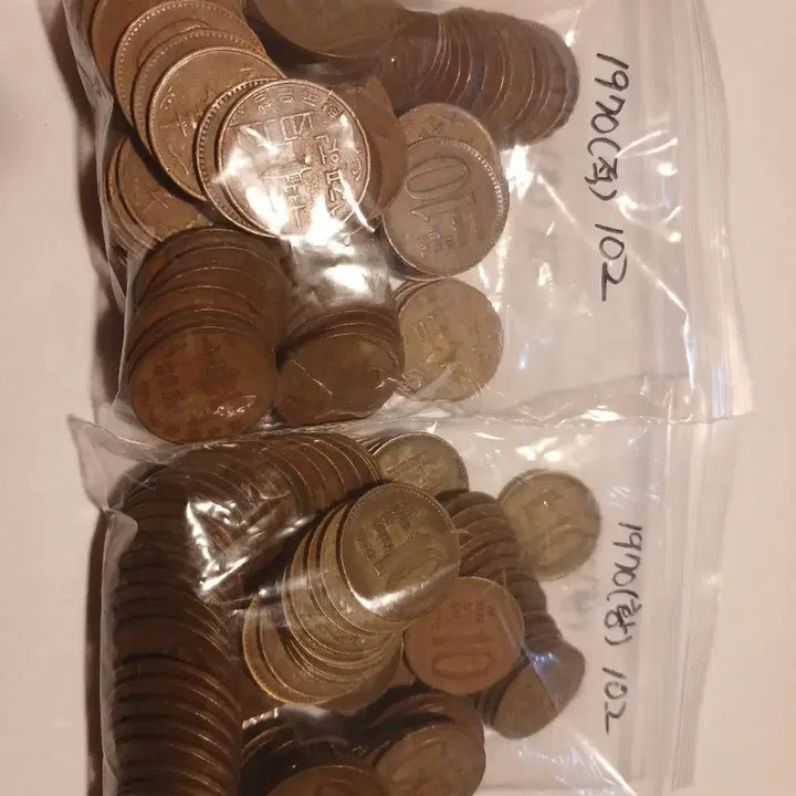 [BUNJANG] 1970 10 Won Coin Bundle (Copper Alloy &amp; Brass Alloy) / 70년 10원 적동 102개. 황동 102개