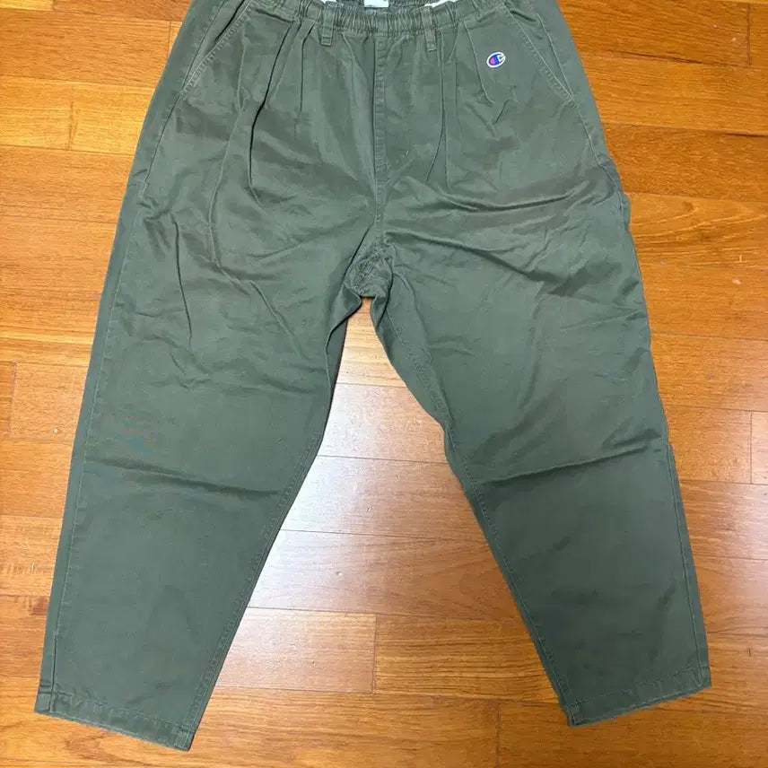 [BUNJANG] Champion Khaki Pants / 챔피온 카키 팬츠