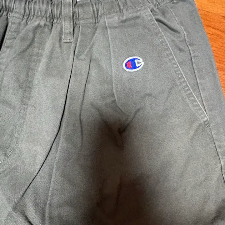 [BUNJANG] Champion Khaki Pants / 챔피온 카키 팬츠