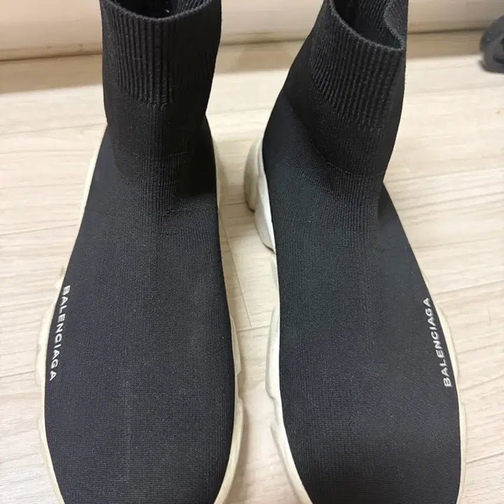[SOLD OUT] 발렘시아가스피드러너 260~265cm