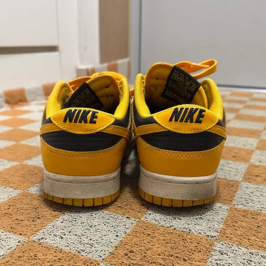 [BUNJANG] Nike Dunk Low Retro Championship Goldenrod Sneakers (Size 260) / [사이즈260] 나이키 덩크 로우 레트로 챔피언쉽 골든로드