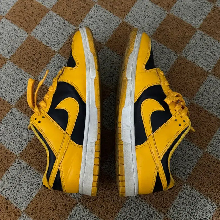 [BUNJANG] Nike Dunk Low Retro Championship Goldenrod Sneakers (Size 260) / [사이즈260] 나이키 덩크 로우 레트로 챔피언쉽 골든로드