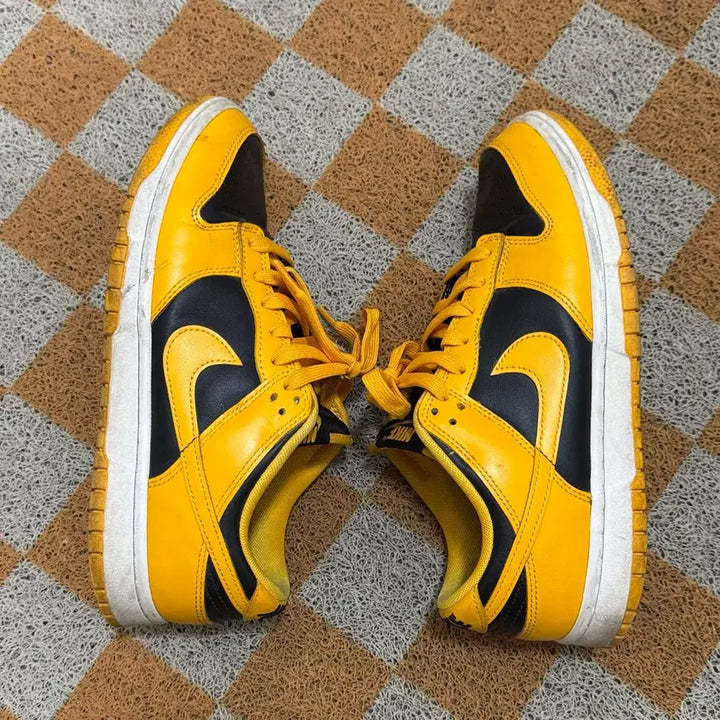 [BUNJANG] Nike Dunk Low Retro Championship Goldenrod Sneakers (Size 260) / [사이즈260] 나이키 덩크 로우 레트로 챔피언쉽 골든로드