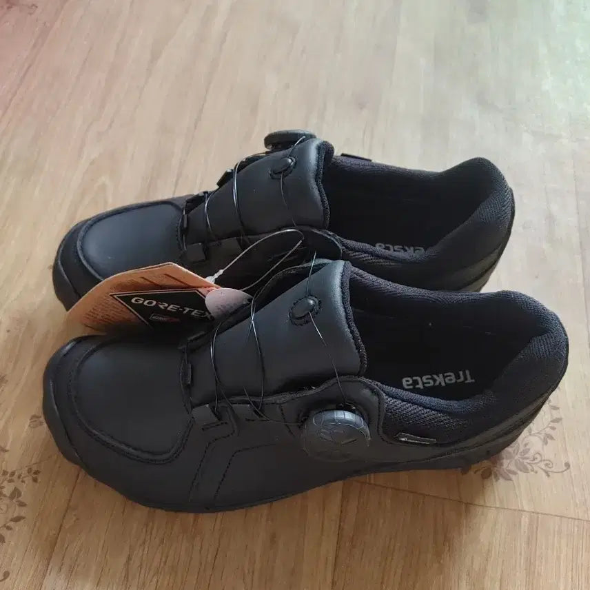 [BUNJANG] Treksta Trekking Shoes - Black - 245mm / <새상품>트렉스타 Treksta 검정색 트레킹화/245