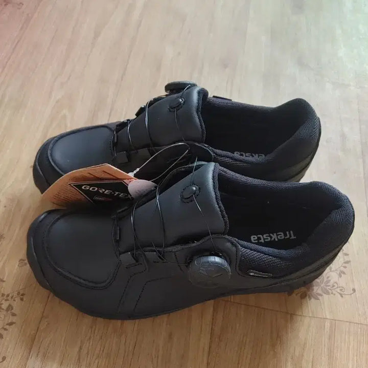 [BUNJANG] Treksta Trekking Shoes - Black - 245mm / <새상품>트렉스타 Treksta 검정색 트레킹화/245