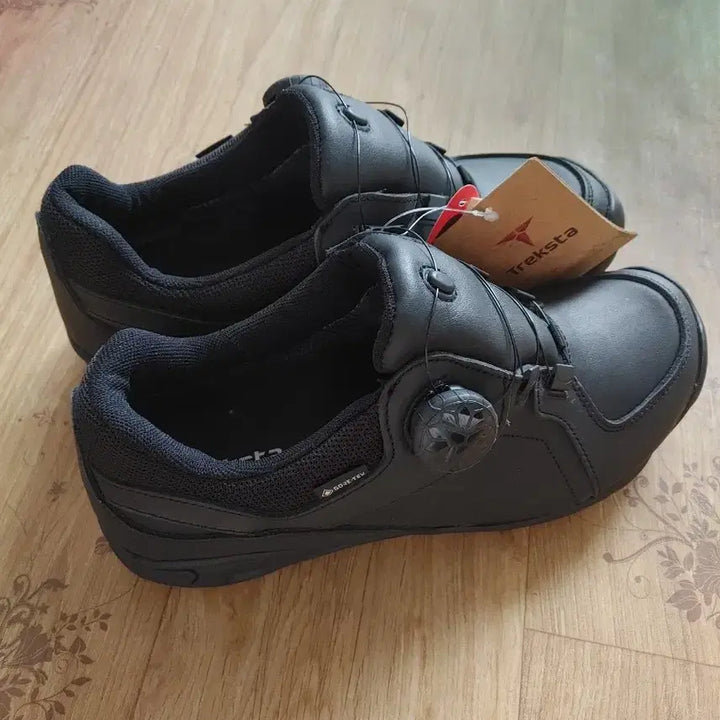 [BUNJANG] Treksta Trekking Shoes - Black - 245mm / <새상품>트렉스타 Treksta 검정색 트레킹화/245
