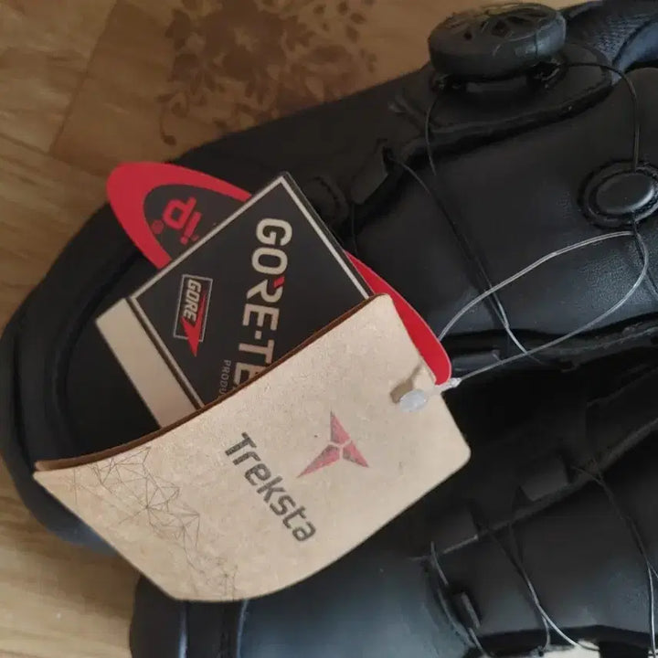 [BUNJANG] Treksta Trekking Shoes - Black - 245mm / <새상품>트렉스타 Treksta 검정색 트레킹화/245