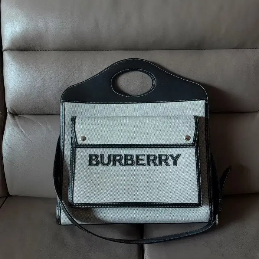 [BUNJANG] Burberry Horseferry Pocket Tote Shoulder Bag Medium / 버버리 호스페리 포켓 토트 숄더백 미디움