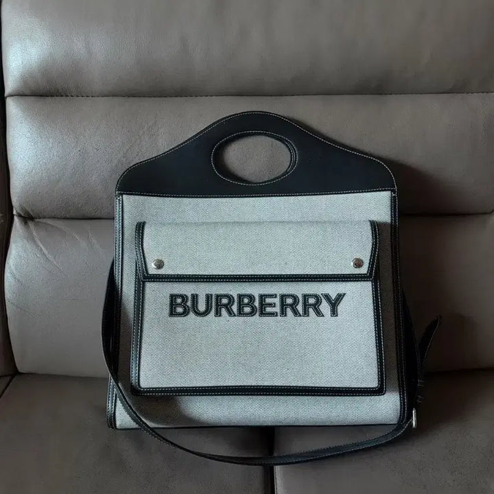 [BUNJANG] Burberry Horseferry Pocket Tote Shoulder Bag Medium / 버버리 호스페리 포켓 토트 숄더백 미디움