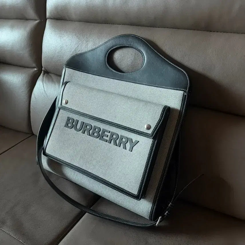 [BUNJANG] Burberry Horseferry Pocket Tote Shoulder Bag Medium / 버버리 호스페리 포켓 토트 숄더백 미디움