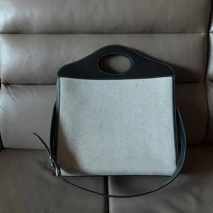 [BUNJANG] Burberry Horseferry Pocket Tote Shoulder Bag Medium / 버버리 호스페리 포켓 토트 숄더백 미디움