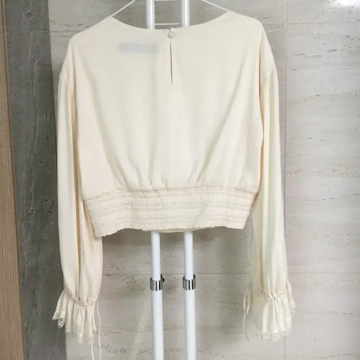 [SOLD OUT] 럭키슈에뜨 셔링 실크 블라우스 55