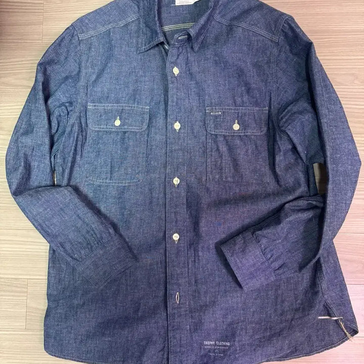[BUNJANG] Trophy Clothing Chambray Shirt - Size L / 트로피클로딩 샴브레이셔츠 16/L