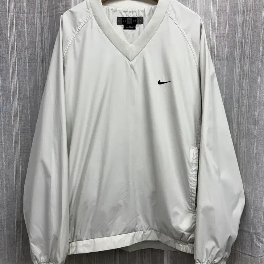 [SOLD OUT] 나이키 아이보리 스우시 브이넥 웜업