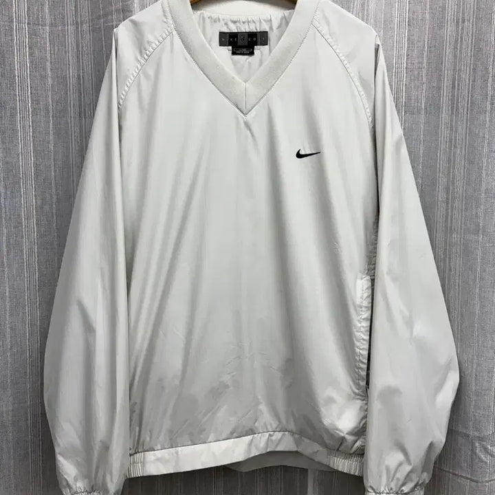 [SOLD OUT] 나이키 아이보리 스우시 브이넥 웜업