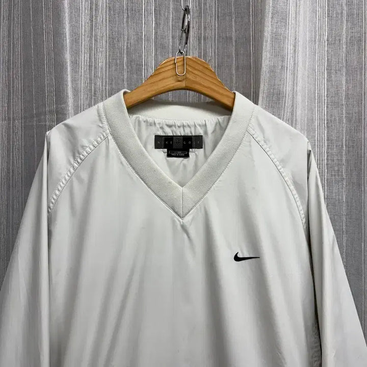 [SOLD OUT] 나이키 아이보리 스우시 브이넥 웜업