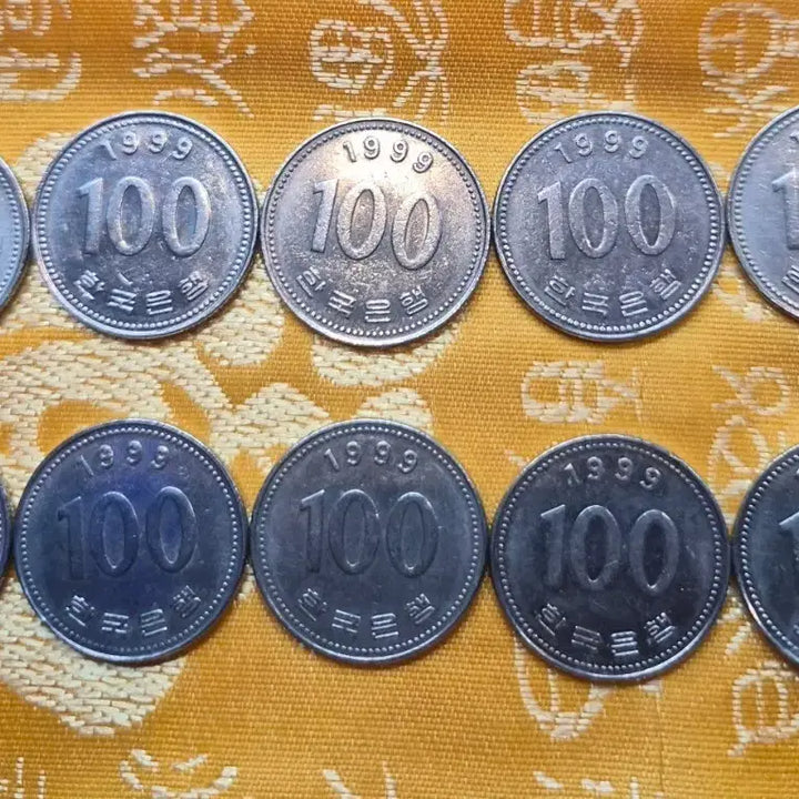 [BUNJANG] 1999 100 Won Coin Bundle (10 pcs) / 1999년 100원 동전 10개 일괄 (선착순)