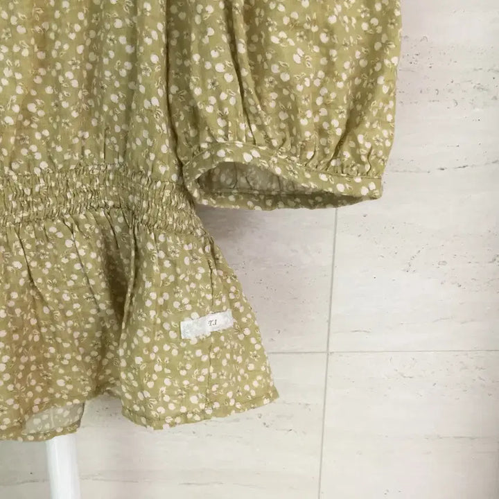 [BUNJANG] Thursday Island Smocked Blouse / 써스데이아일랜드 22 스모크 블라우스 S