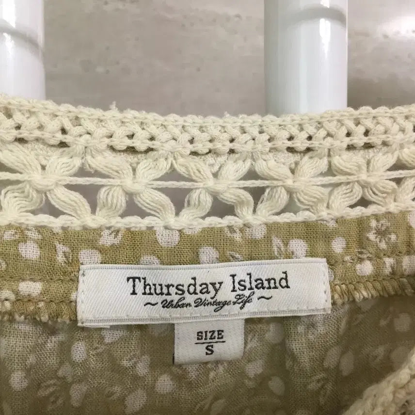 [BUNJANG] Thursday Island Smocked Blouse / 써스데이아일랜드 22 스모크 블라우스 S