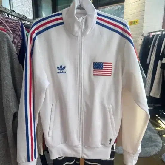 [BUNJANG] Adidas White Track Top with USA Flag Patch / 아디다스 흰색 트랙탑 + 미국 국기 패치