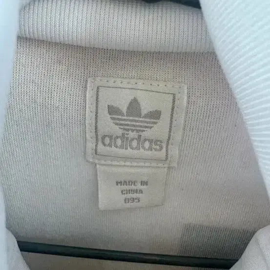 [BUNJANG] Adidas White Track Top with USA Flag Patch / 아디다스 흰색 트랙탑 + 미국 국기 패치