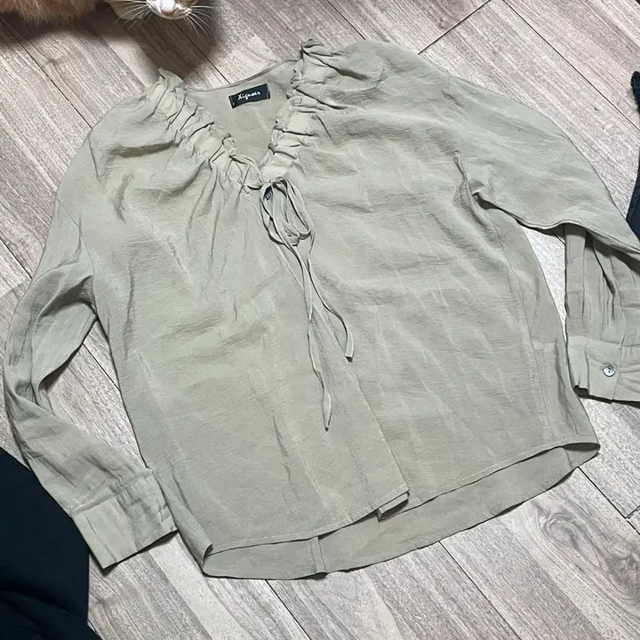 [BUNJANG] Beige Blouse / 베이지 블라우스