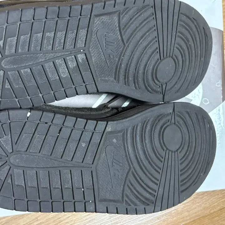 [BUNJANG] Nike Jordan 1 x Travis Scott Retro Low OG SP Velvet Brown and Dark Mocha Sneakers / 조던1x 트래비스 스캇 레트로 로우 og sp 벨벳 브라운 앤 다크 모카