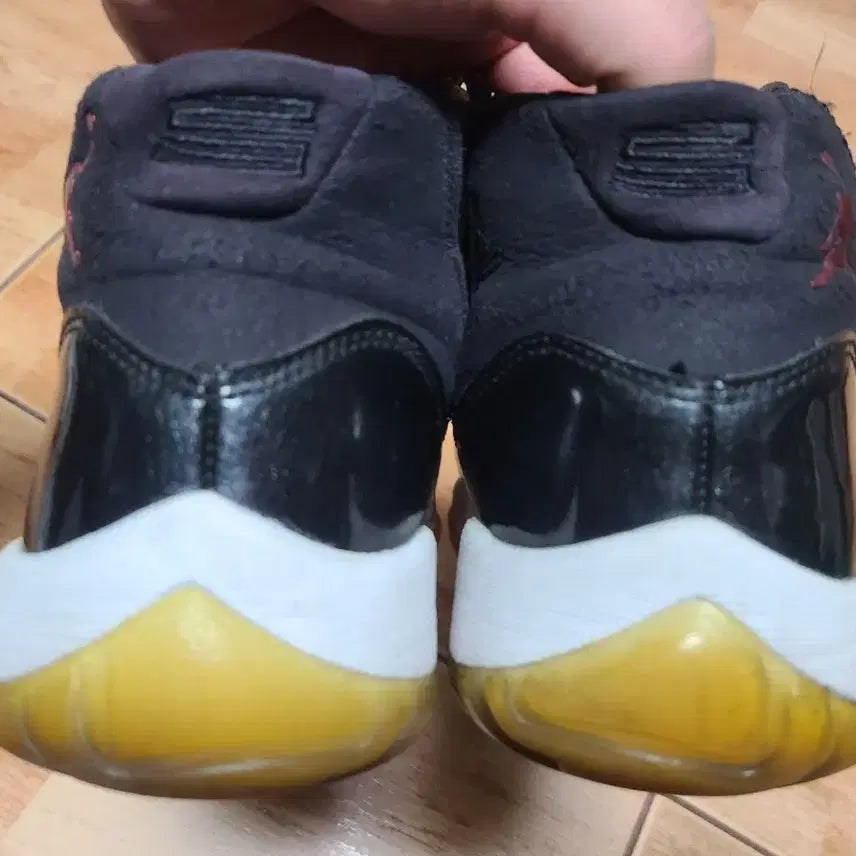 [BUNJANG] Nike Jordan 11 Black Gym Red Sneakers / 조던11 블랙짐레드 260