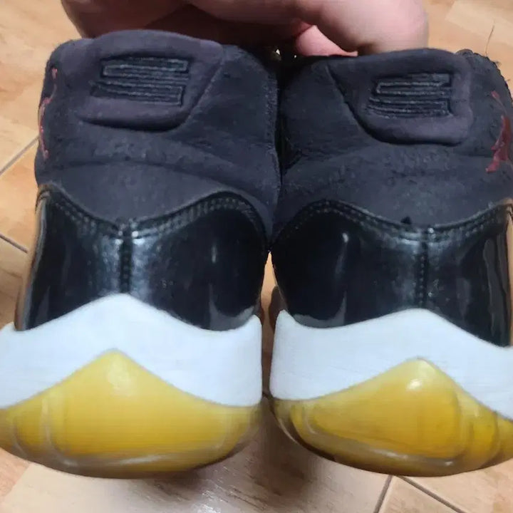 [BUNJANG] Nike Jordan 11 Black Gym Red Sneakers / 조던11 블랙짐레드 260