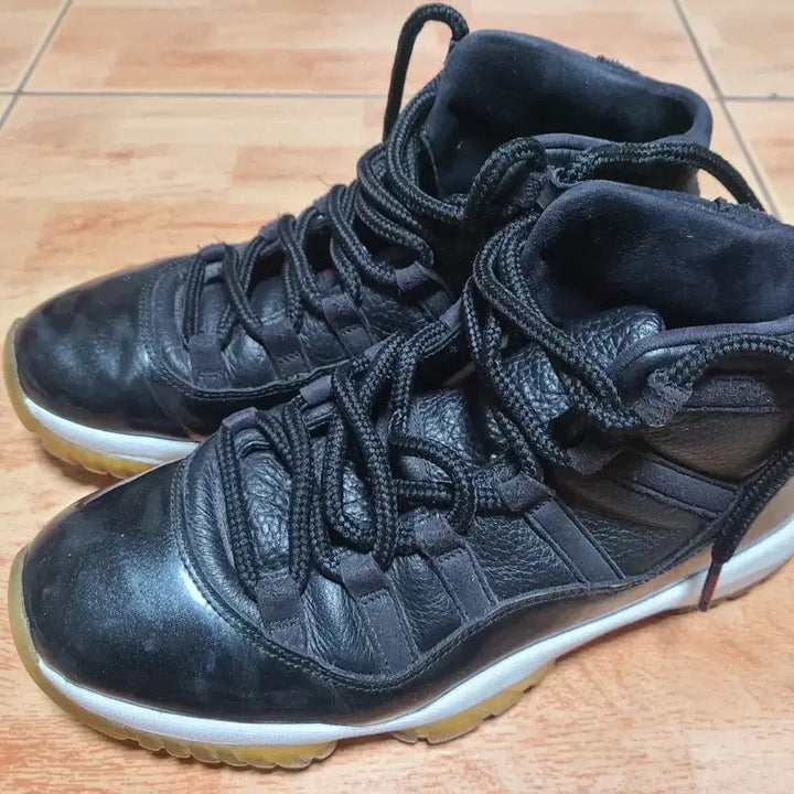 [BUNJANG] Nike Jordan 11 Black Gym Red Sneakers / 조던11 블랙짐레드 260