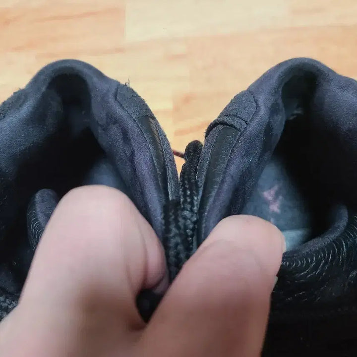 [BUNJANG] Nike Jordan 11 Black Gym Red Sneakers / 조던11 블랙짐레드 260