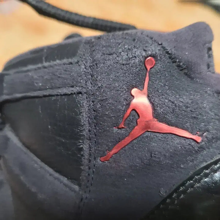 [BUNJANG] Nike Jordan 11 Black Gym Red Sneakers / 조던11 블랙짐레드 260