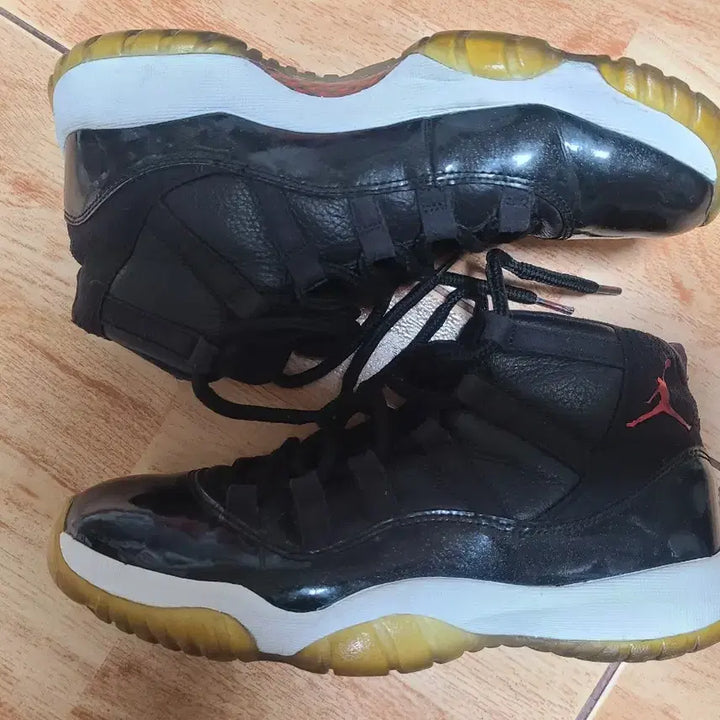 [BUNJANG] Nike Jordan 11 Black Gym Red Sneakers / 조던11 블랙짐레드 260