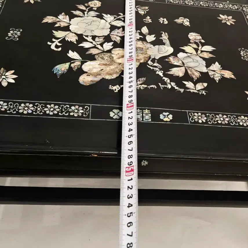 [SOLD OUT] 아름다운 봉황과 꽃 문양이 돋보이는 나전칠기 호족반 소반이에요