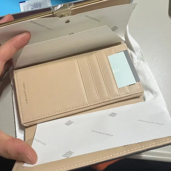[BUNJANG] Louis Quatorze Coral Bifold Wallet / (새상품) 루이가또즈 지갑 코랄색상 판매해요