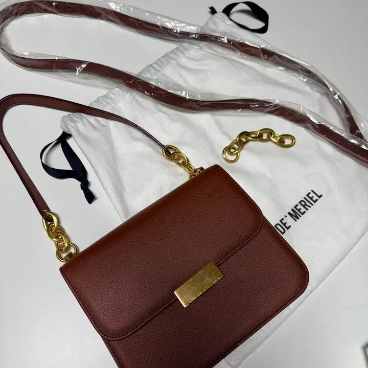 [BUNJANG] DeMeriel Crossbody Bag / 드메리엘 가방