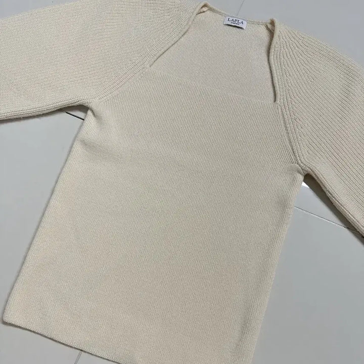 [BUNJANG] Lapla Swann Knit Sweater / 라플라 스완니트