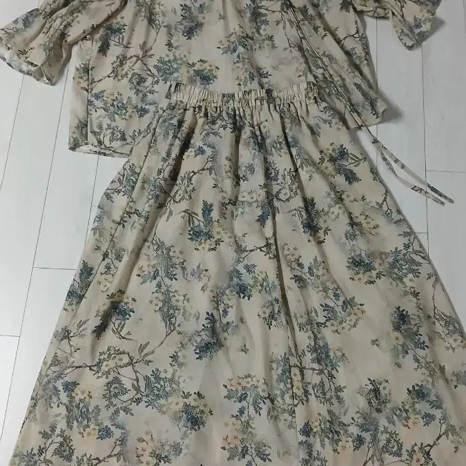 [BUNJANG] Floral Pattern Two-Piece Set / 플라워 패턴 블라우스 스커트 투피스