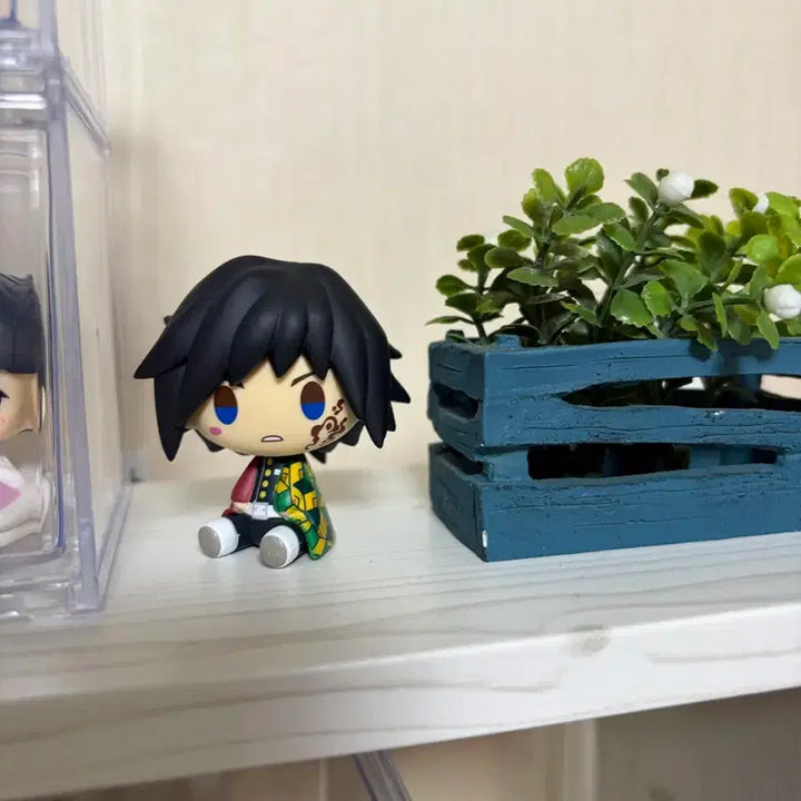 [BUNJANG] Demon Slayer Giyu Tomioka Chocolate Egg Figure / 귀멸의칼날 토미오카 기유 반점 초코노코