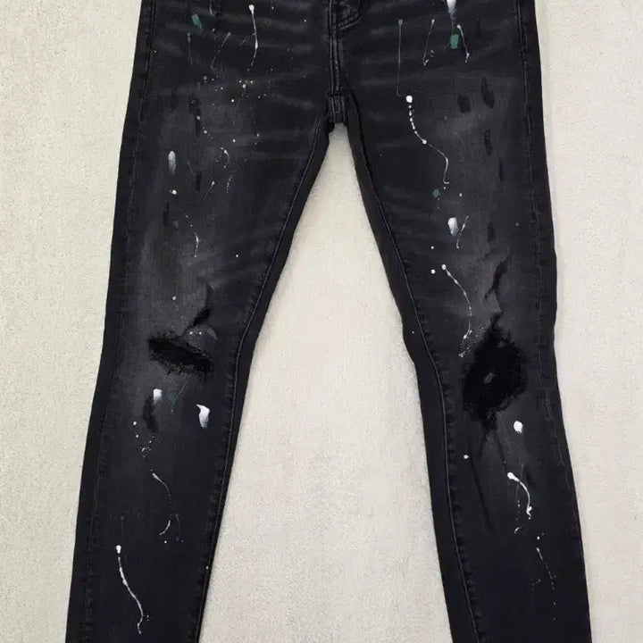[SOLD OUT] [정품] AMIRI 아미리 페인트 스플래터 데님진.   싸이즈 30